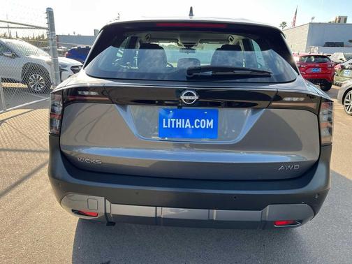 2025 Nissan Kicks S