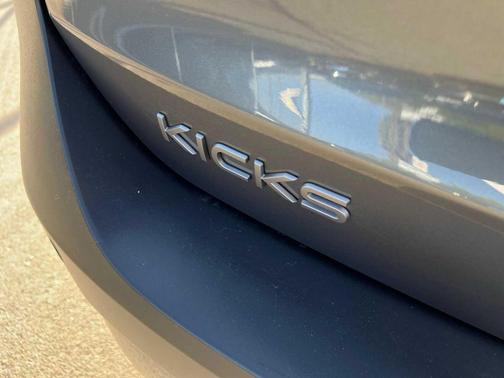 2025 Nissan Kicks S