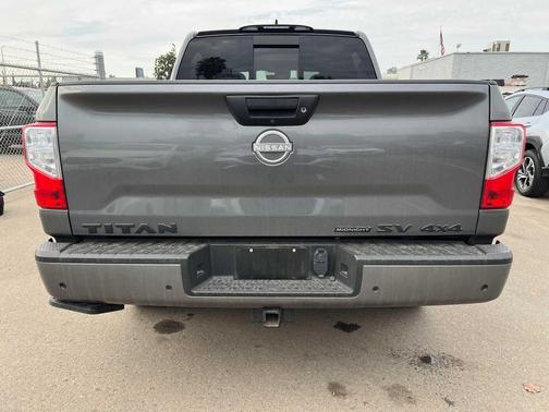 2023 Nissan Titan SV