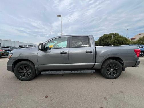 2023 Nissan Titan SV