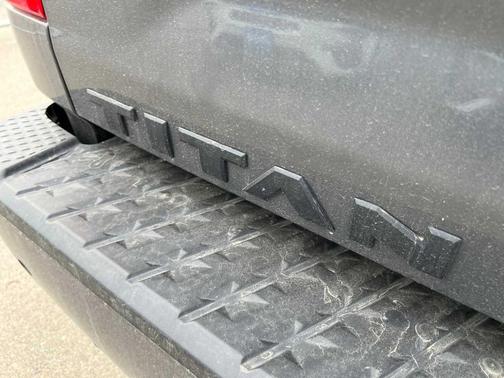 2023 Nissan Titan SV