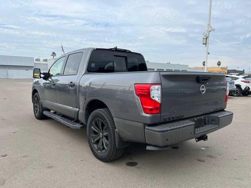 2023 Nissan Titan SV