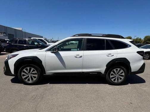 Crystal White Pearl 2024 Subaru Outback Premium