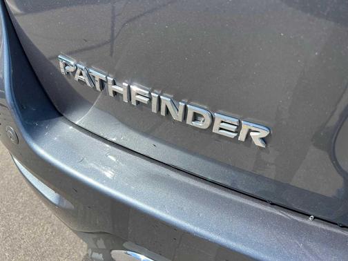 2016 Nissan Pathfinder SV