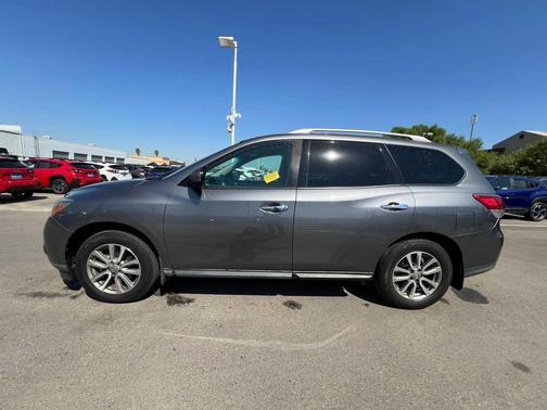 2016 Nissan Pathfinder SV