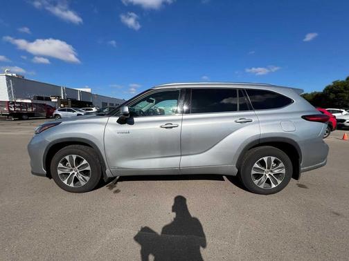2021 Toyota Highlander Hybrid XLE