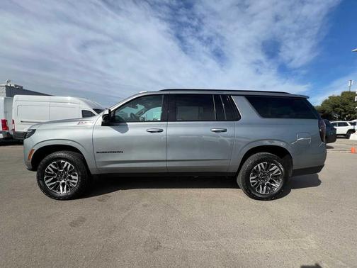 2025 Chevrolet Suburban 4WD Z71