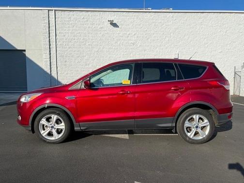 Photo 2 of 37 of 2015 Ford Escape SE