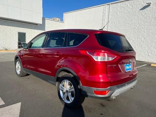Photo 3 of 46 of 2015 Ford Escape SE