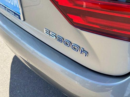 2016 Lexus ES 300h Base