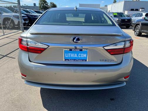 2016 Lexus ES 300h Base