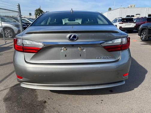 2016 Lexus ES 300h Base