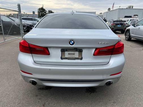 2018 BMW 530 530i