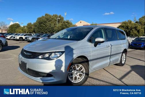 2023 Chrysler Voyager LX