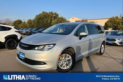 2023 Chrysler Voyager LX