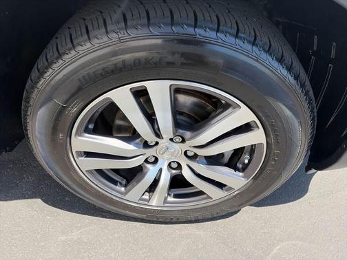 White 2018 Honda Pilot EX