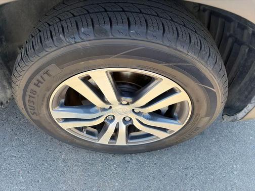 White 2018 Honda Pilot EX
