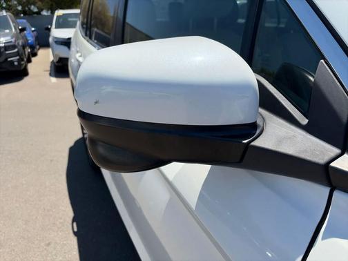 White 2018 Honda Pilot EX