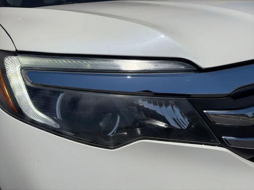 White 2018 Honda Pilot EX