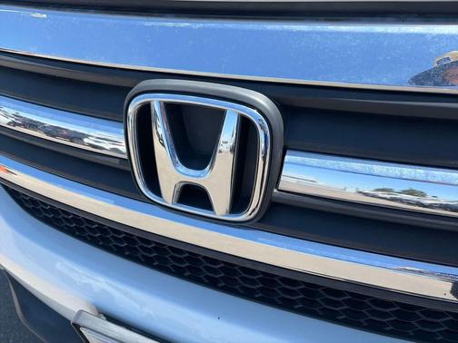 White 2018 Honda Pilot EX