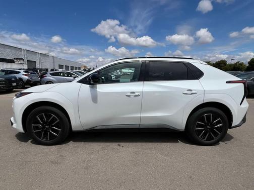 Cosmic White Pearl 2026 Subaru Solterra Premium