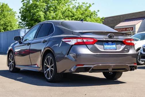 2020 Toyota Camry SE