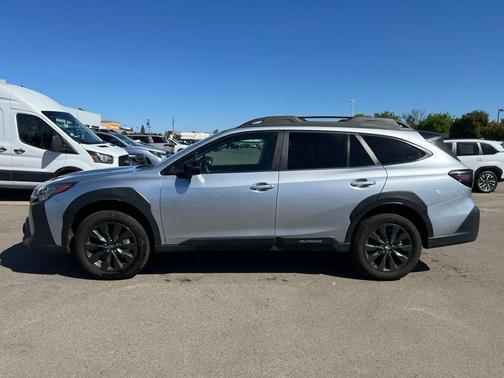 Ice Silver Metallic 2025 Subaru Outback Onyx Edition