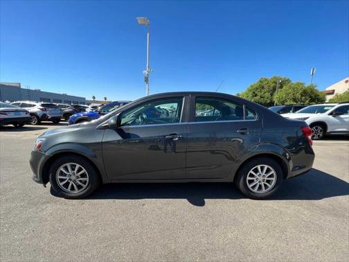 2020 Chevrolet Sonic FWD Sedan LT