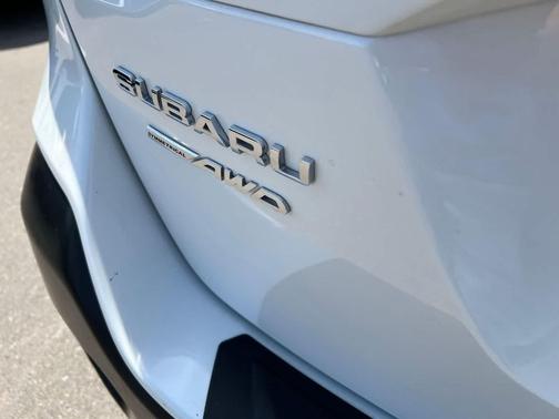 Crystal White Pearl 2021 Subaru Outback Premium