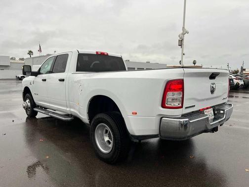 2024 RAM 3500 Big Horn Crew Cab 4x4 8' Box