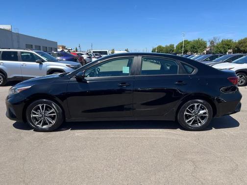 Aurora Black 2024 Kia Forte LXS