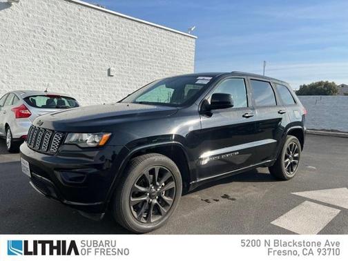 Photo 1 of 36 of 2018 Jeep Grand Cherokee Altitude