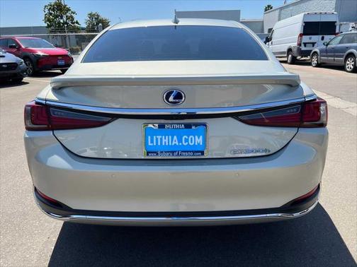 2022 Lexus ES 300h Base