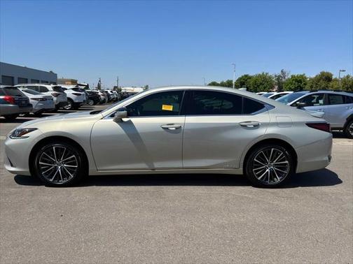 2022 Lexus ES 300h Base