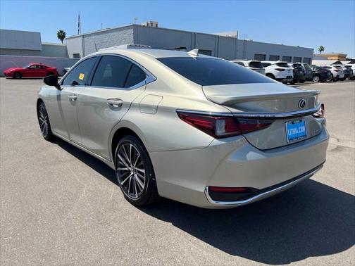 2022 Lexus ES 300h Base