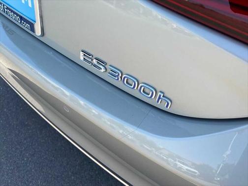 2022 Lexus ES 300h Base