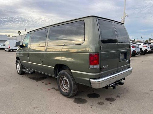 2005 Ford E350 Super Duty XL Wagon