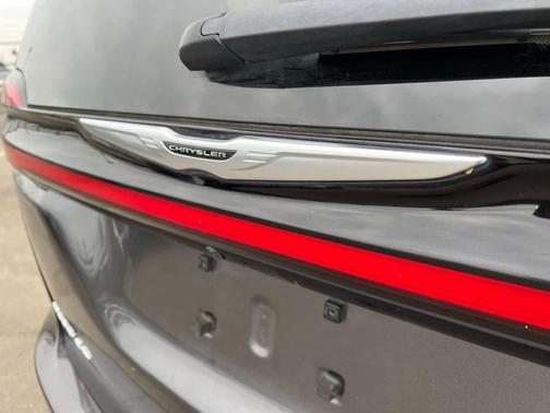 Granite Crystal Metallic Clearcoat 2023 Chrysler Pacifica Touring L