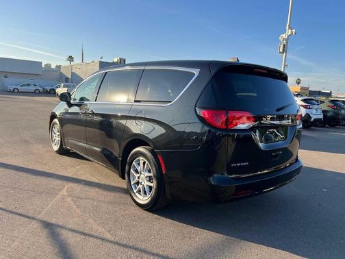 2021 Chrysler Voyager LX