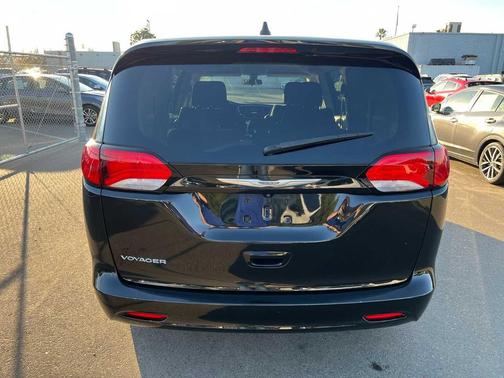2021 Chrysler Voyager LX