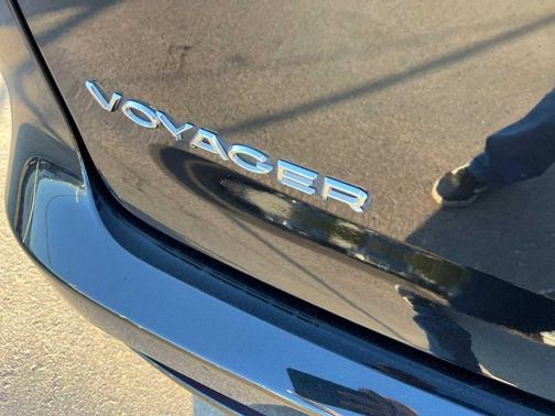 2021 Chrysler Voyager LX