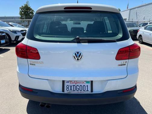 White 2017 Volkswagen Tiguan Limited 2.0T
