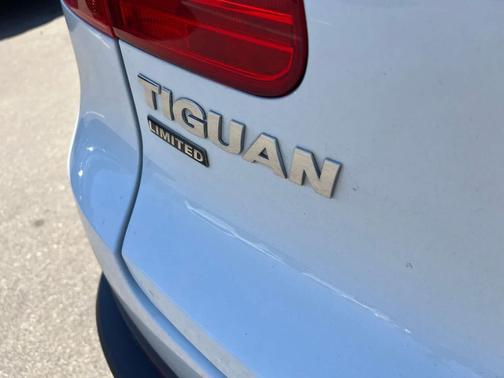 White 2017 Volkswagen Tiguan Limited 2.0T