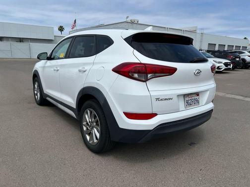 Dazzling White 2018 Hyundai TUCSON SEL