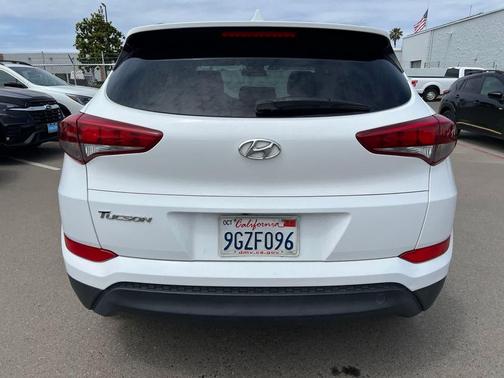 Dazzling White 2018 Hyundai TUCSON SEL