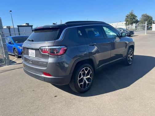 Baltic Gray Metallic Clearcoat 2024 Jeep Compass Limited