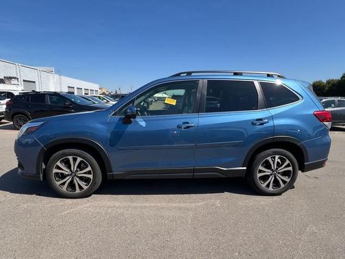 Horizon Blue Pearl 2022 Subaru Forester Limited