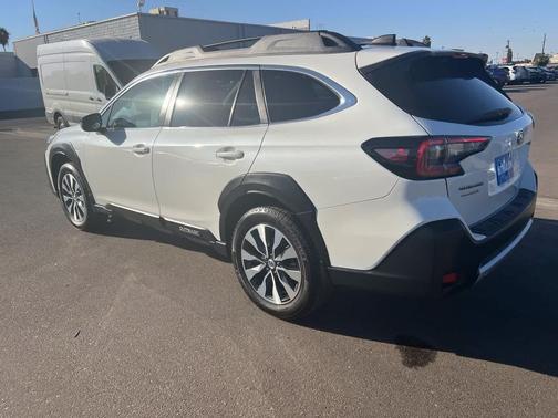 Crystal White Pearl 2023 Subaru Outback Limited