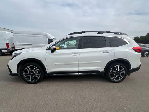 Crystal White Pearl 2023 Subaru Ascent Limited 8-Passenger