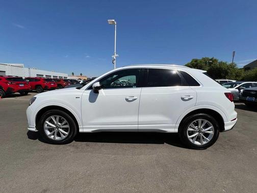 2023 Audi Q3 Premium 45 TFSI S line quattro Tiptronic
